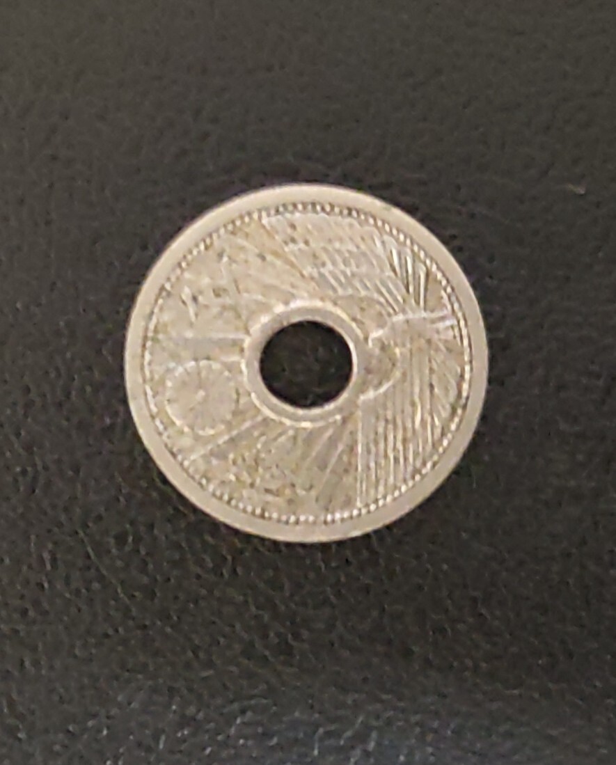 古銭 5銭硬貨 菊紋 鳳凰 穴銭 昭和レトロ コレクション 硬貨 古銭 五銭_画像2