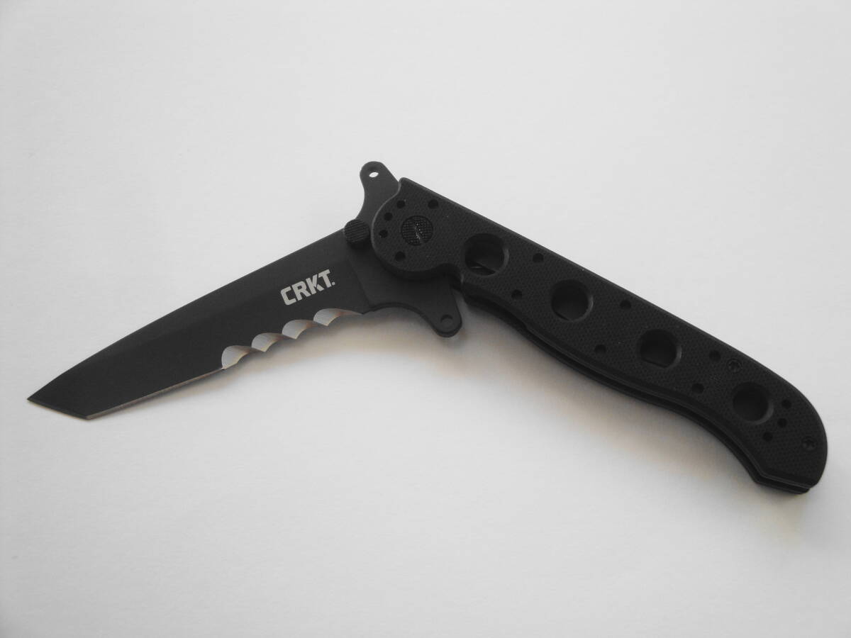 ☆コロンビアリバー M16-13SFG CRKT 折りたたみナイフ タントー 半波刃 G10ハンドル デュアルサムスタッド 片手でオープンが簡単 美品☆_画像10