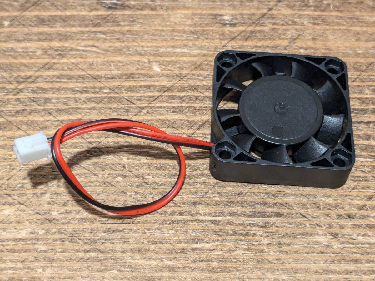 送料無料！　12Vファン　4cm×4cm×1.0cm　2個セット　新品未使用　ブラシレスモーター　静音タイプ 4010_画像2