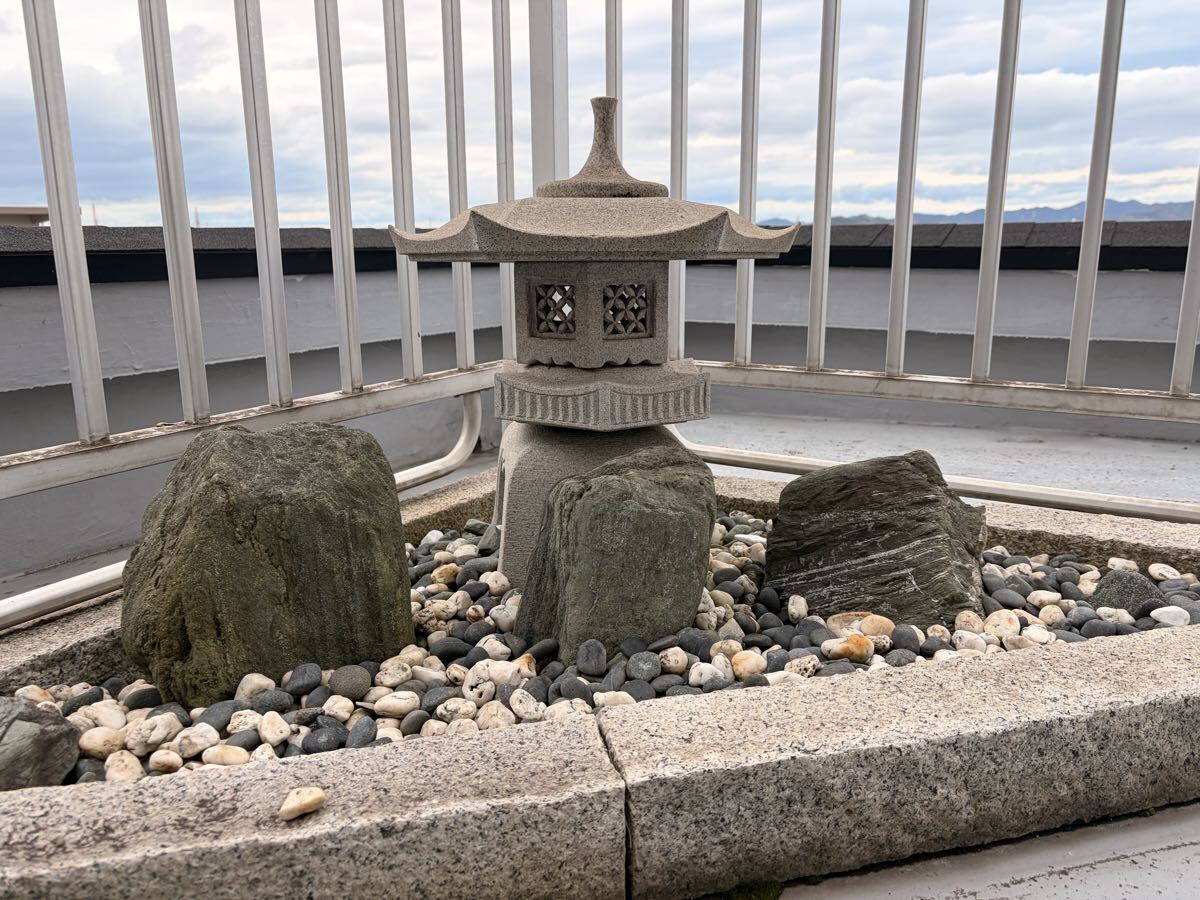 六角春日石灯籠＋庭石セット_画像2
