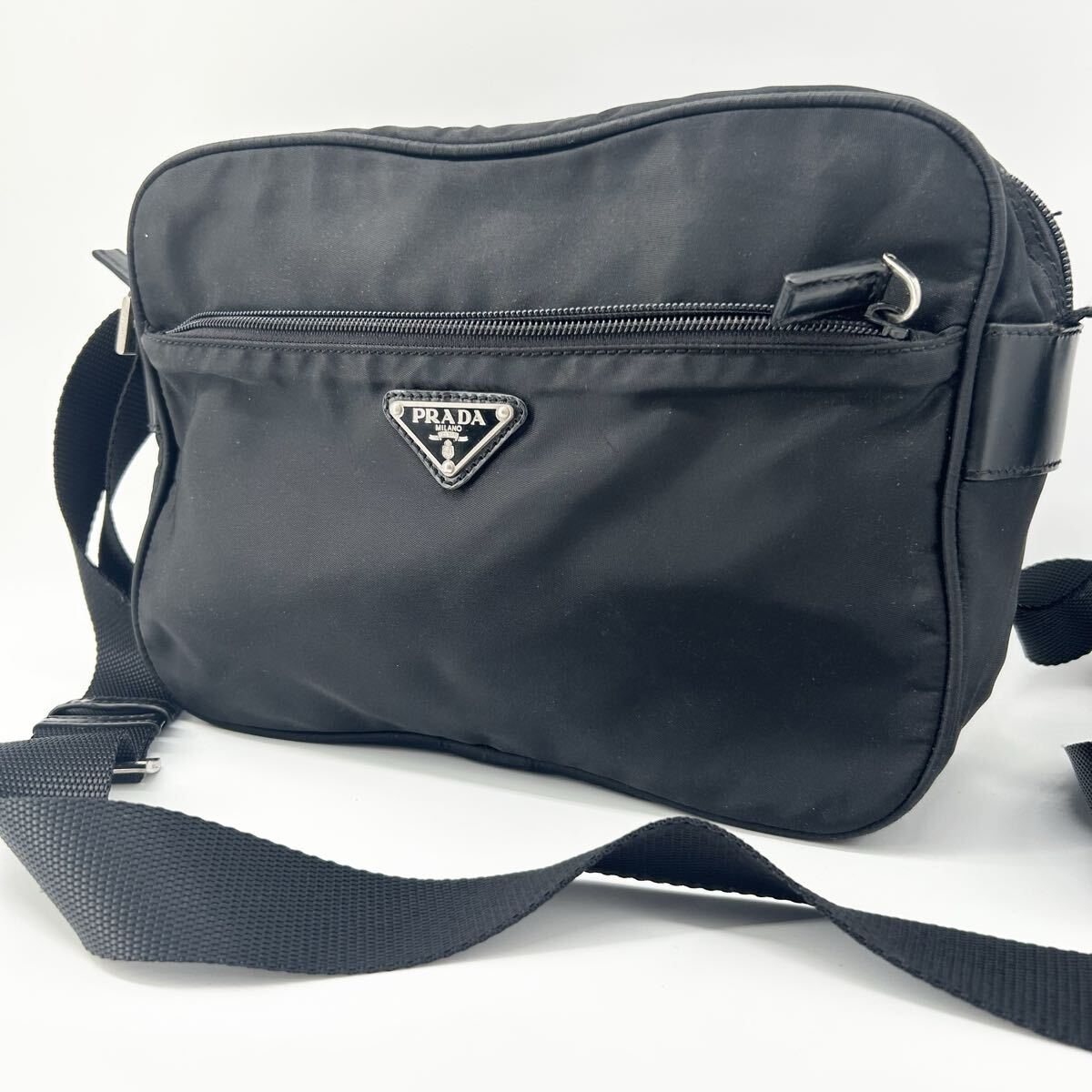 処分◎良品!!PRADA プラダ 白タグあり 三角プレート ロゴ カメラバッグ ショルダーバッグ 黒 ブラック 斜めがけ ナイロン テスートナイロン