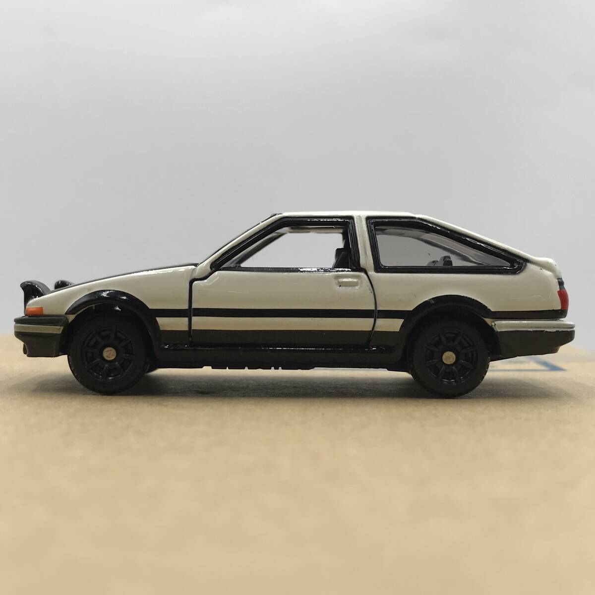 玩H39 ミニカー トミカ 頭文字D AE86 トレノ ドリームトミカ No.145 _画像4