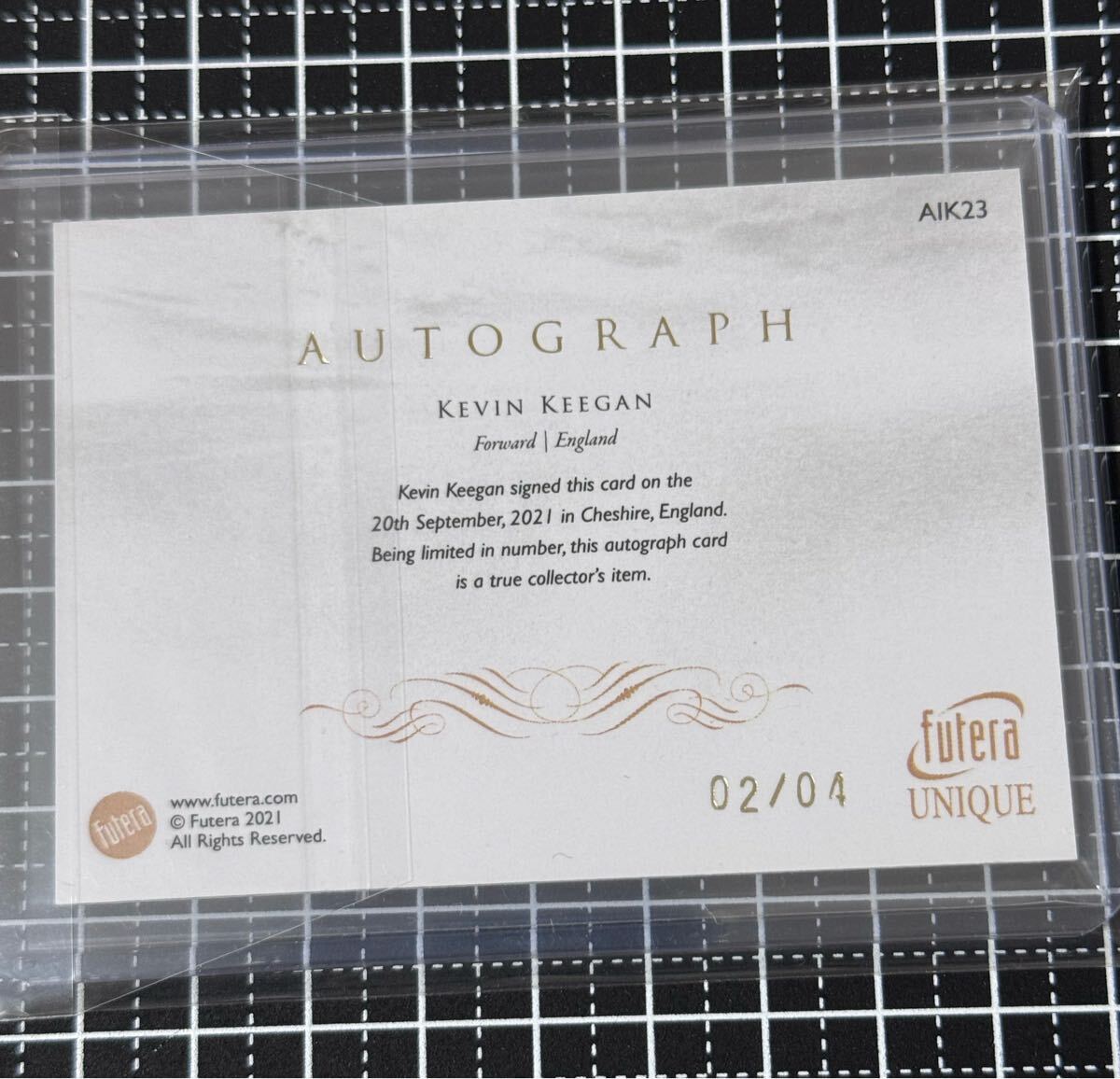 2021 Futera Unique Football Soccer KEVIN KEEGAN ENGLAND ON CARD AUTO England Liverpool 02/04 直筆サインカード_画像2