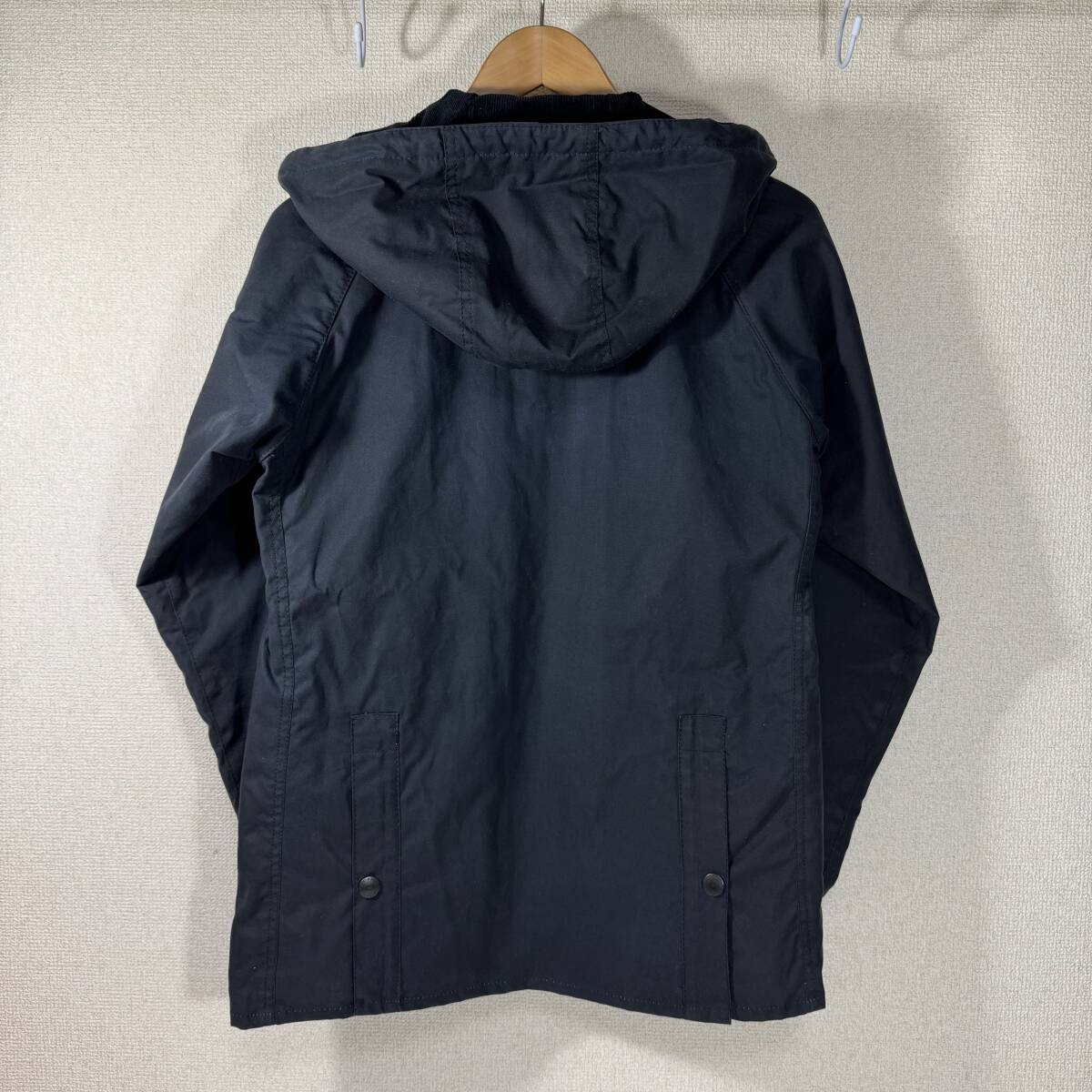 ★美品AW17 BARBOUR HOODED BEDALE SL バブアー フーデッドビデイル スリムフィット オイルドジャケット 34 ネイビー MWX0657 ブルガリア製_画像2