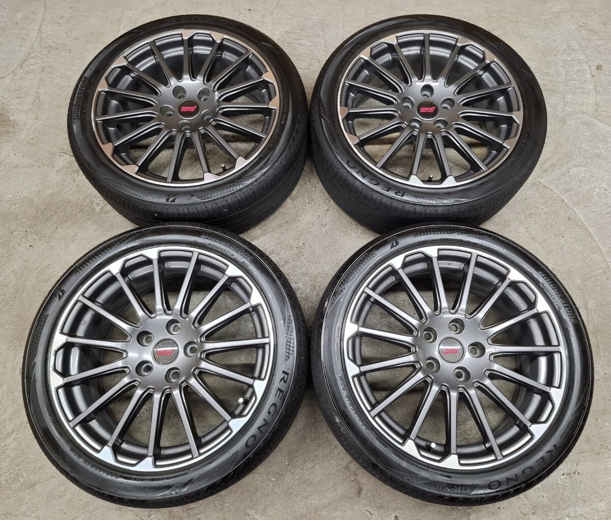 【美品】スバル レヴォーグ STI スポーツ 純正 ホイールタイヤ 2021年 ブリヂストン レグノGR-X2 225/45R18 7.5J コンフォートタイヤ_画像1