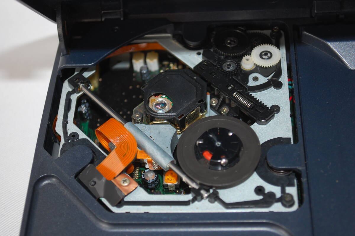 ★ジャンク品★通電はOK★ SONY ソニー Discman D-33 コンパクトCDプレーヤー #SA-840_画像4