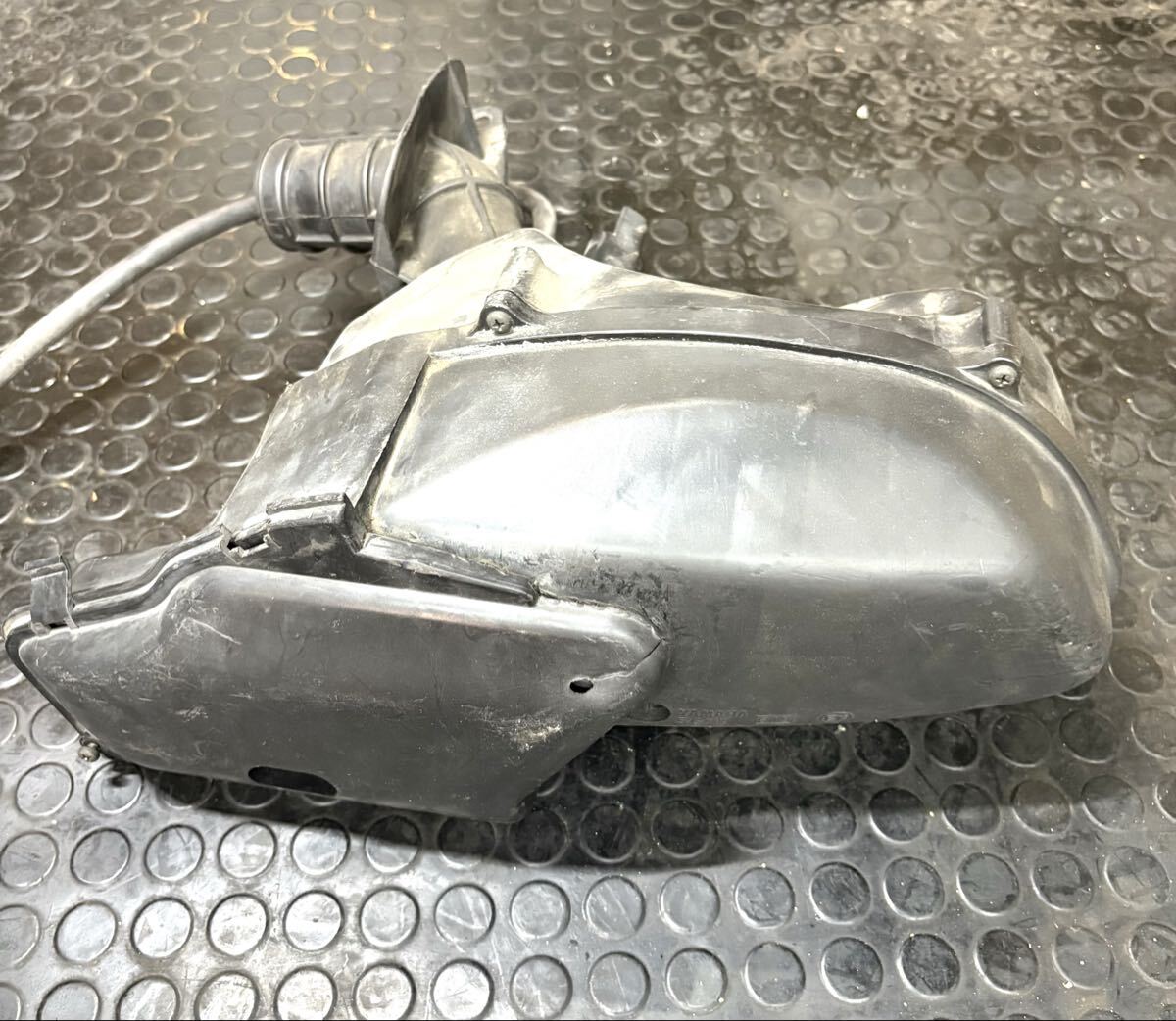 マジェスティ 250 SG03J 純正 エアクリーナー ボックス_画像2