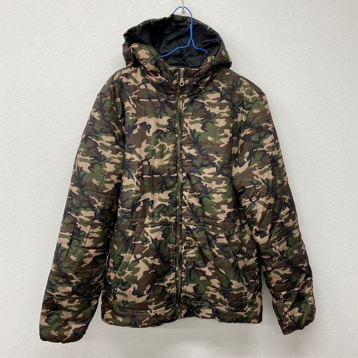 QUIKSILVER 迷彩 カモフラ パーカー ジップアップ ダウンジャケットS 防寒古着 し10_画像1