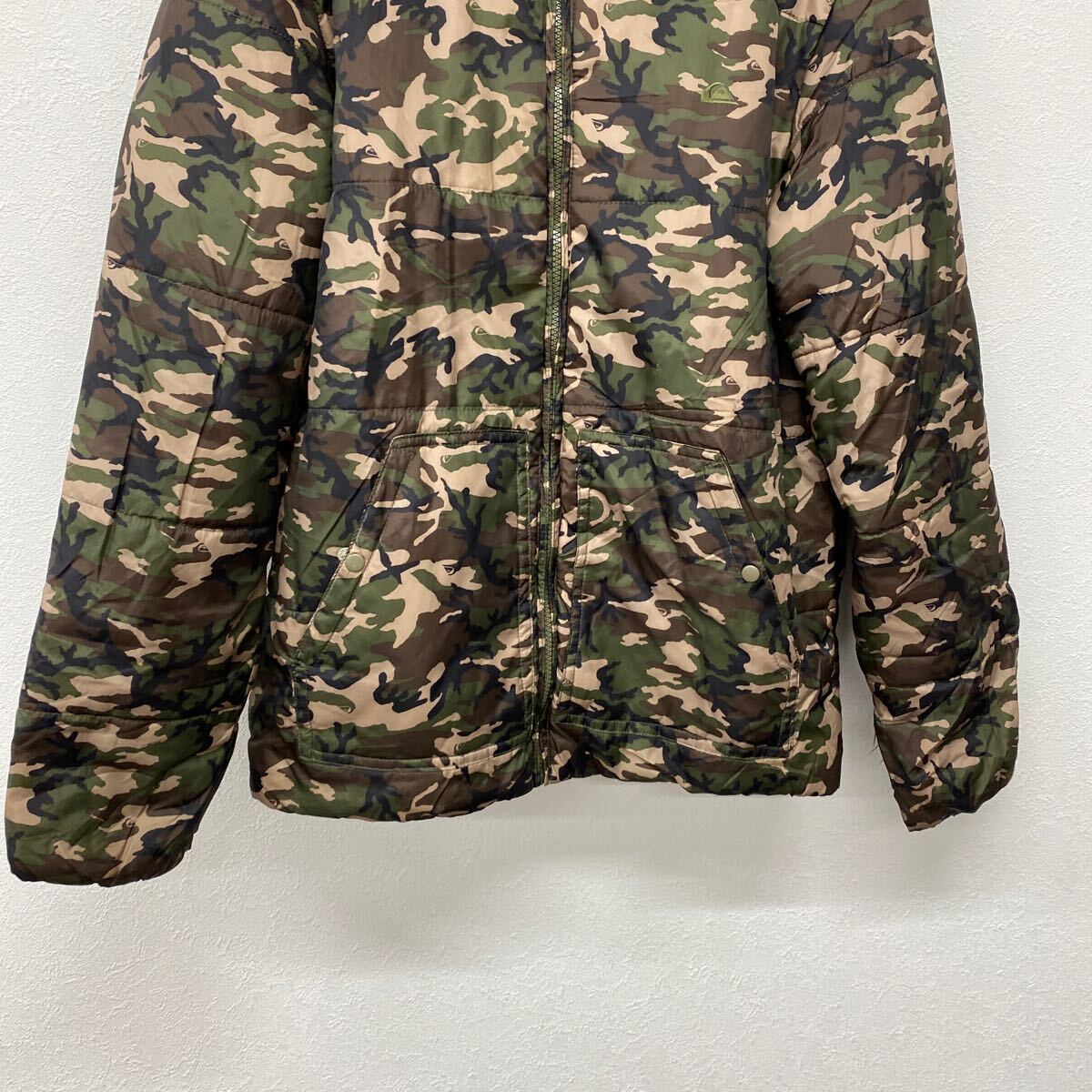 QUIKSILVER 迷彩 カモフラ パーカー ジップアップ ダウンジャケットS 防寒古着 し10_画像2