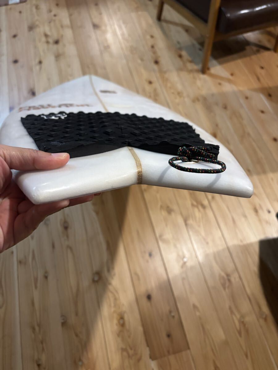 5’3 FREE MOVEMENT ショートボード テールパッド付き _画像2
