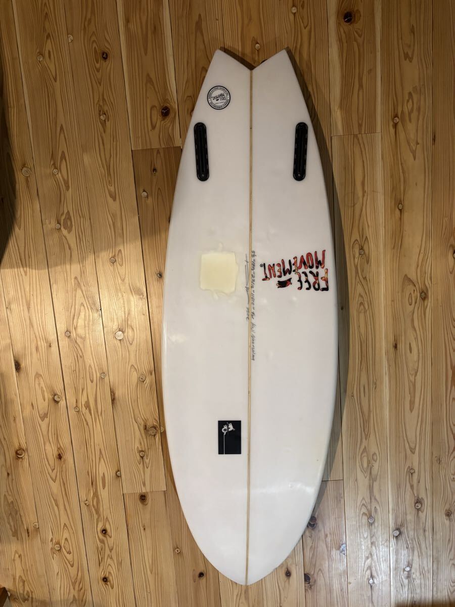 5’3 FREE MOVEMENT ショートボード テールパッド付き _画像6