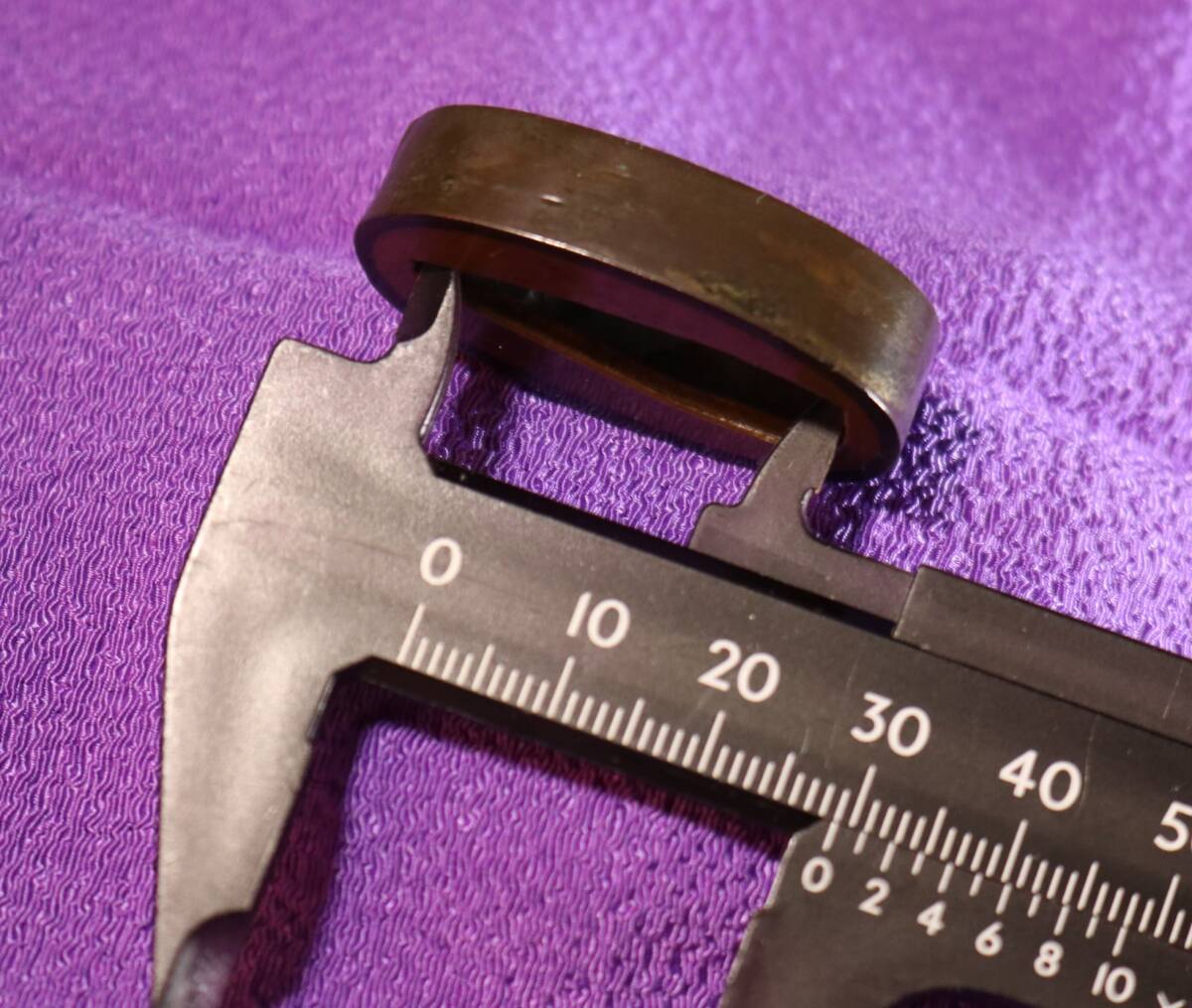 風雲昇り龍~古銅に金彩入、刀剣縁頭乃縁金具 刀装具_画像7