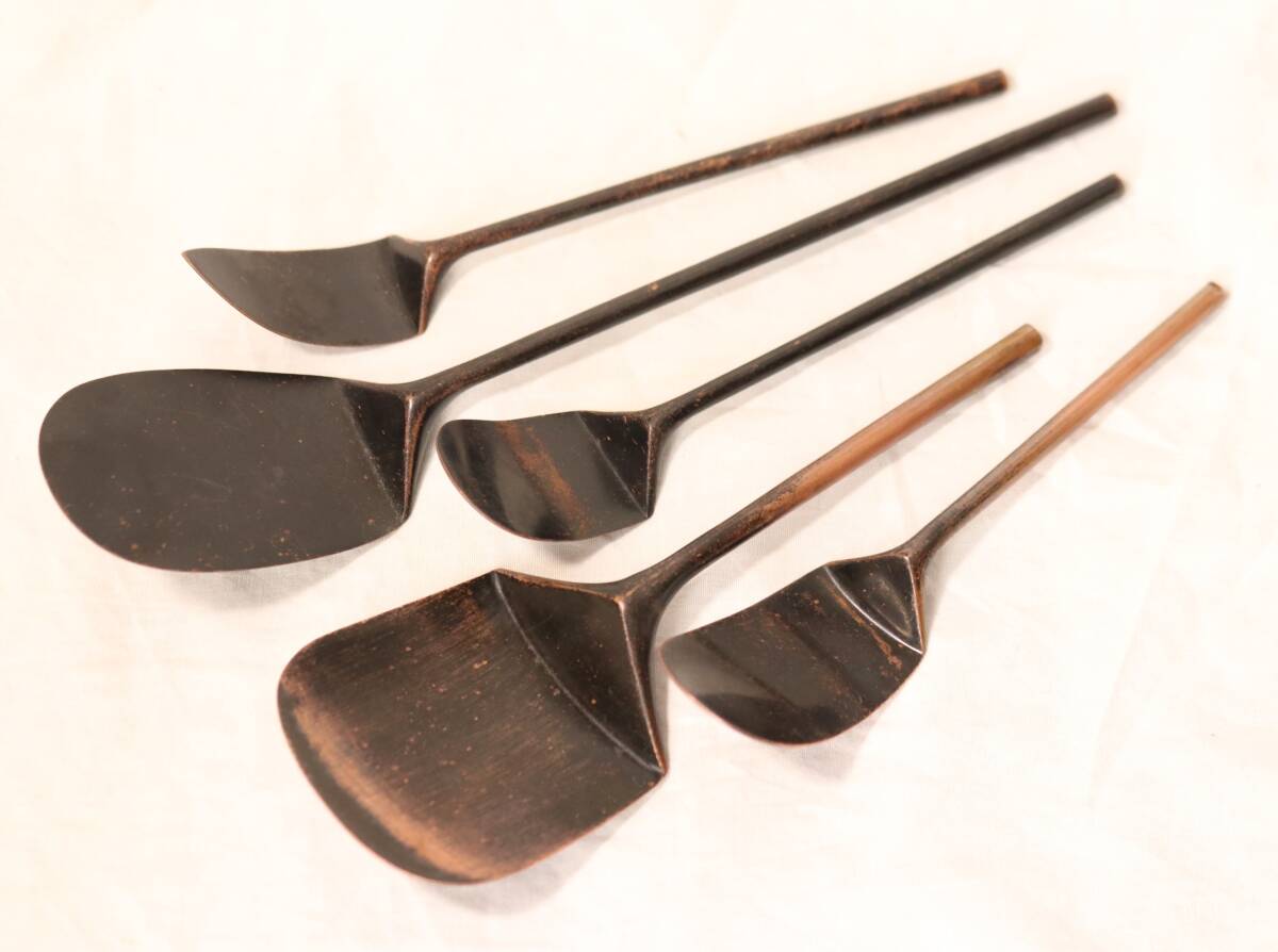 銅製 燻し灰匙 五本組 茶道具 茶会席 表千家 裏千家 茶懐石 茶事 風炉 炭手前_画像1