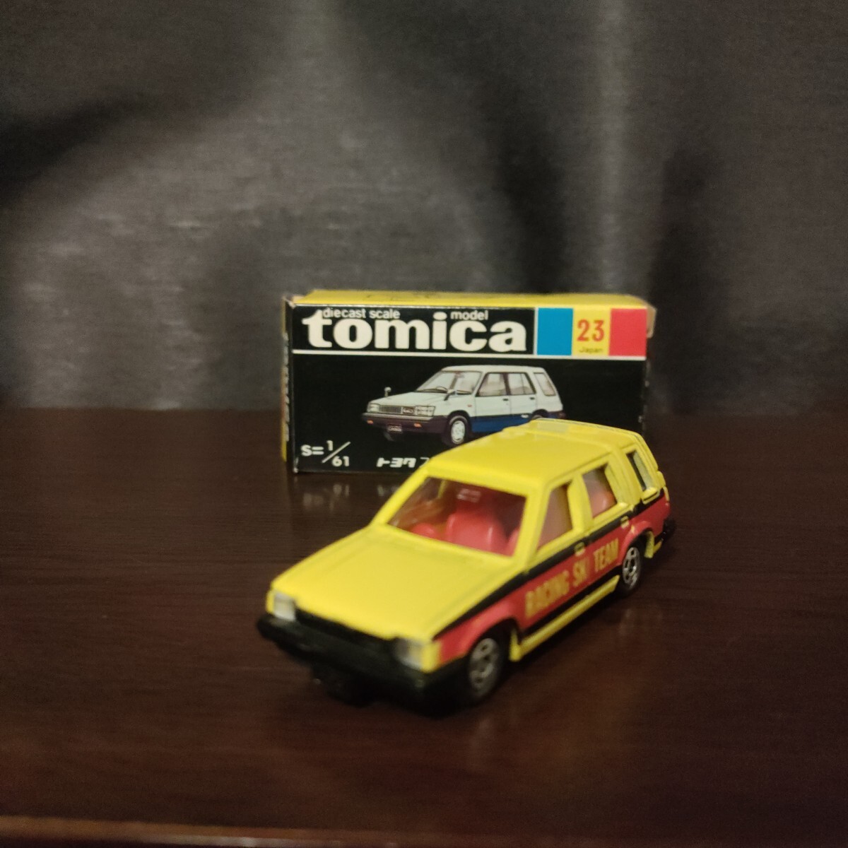 トミカ23 トヨタ スプリンター カリブ 黒箱　黄色_画像1