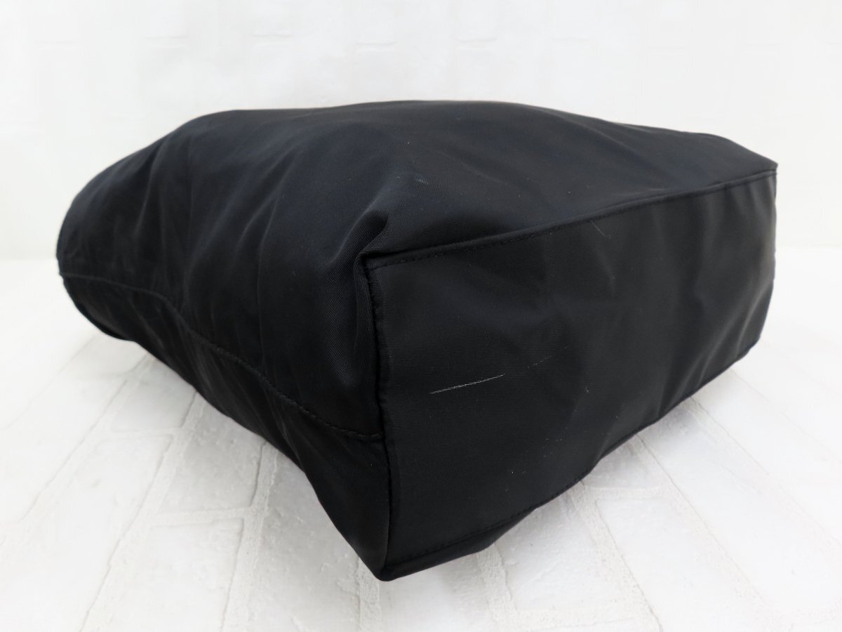 ◆美品◆PRADA プラダ◆ナイロン カーフ レザー 本革◆トート バッグ◆ブラック SV金具◆イタリア製◆肩掛け◆三角ロゴプレート◆A13629_画像6