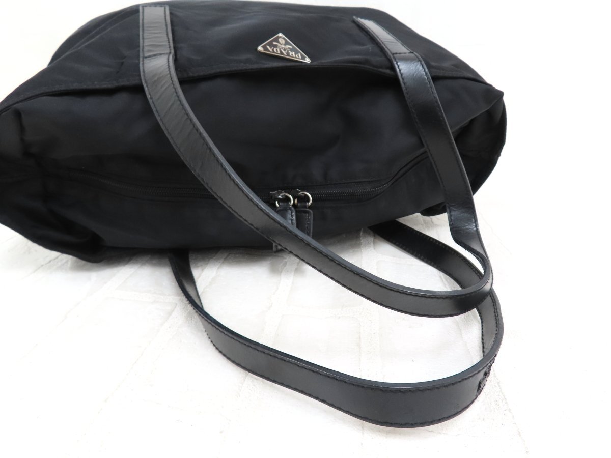 ◆美品◆PRADA プラダ◆ナイロン カーフ レザー 本革◆トート バッグ◆ブラック SV金具◆イタリア製◆肩掛け◆三角ロゴプレート◆A13629_画像3