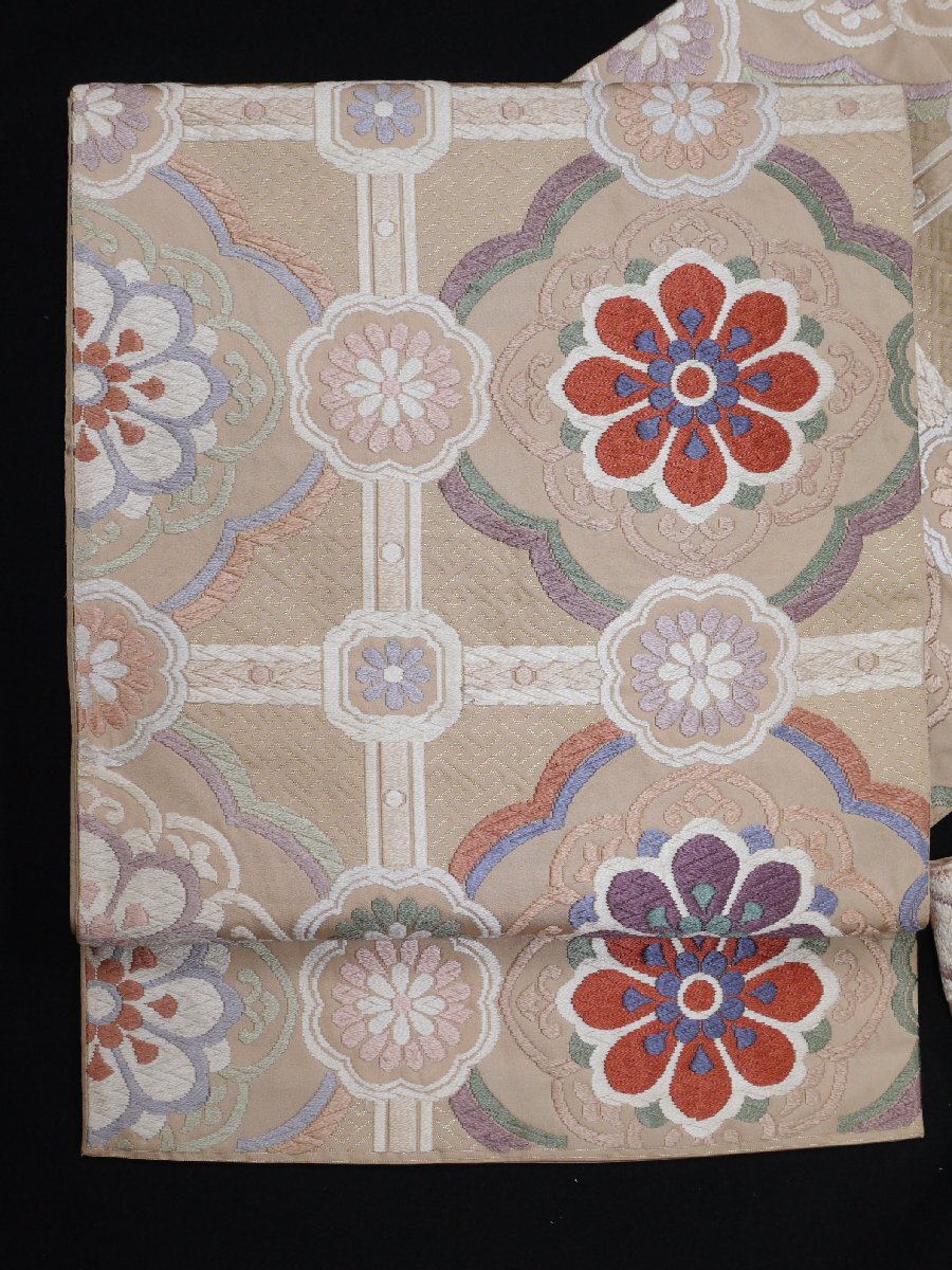 《花小袖》袋帯 唐織;薄香色地 名物裂 蜀江錦文 織出_画像2