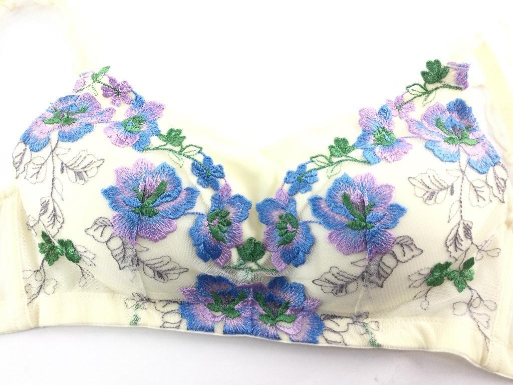 ブラジャーノンワイヤー プチ胸サイズ ブルームフラワー 大きいサイズ A80 クリーム系 送料250円_画像2