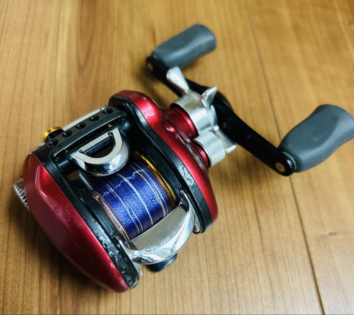 ダイワ SMAK レッドチューン 100R 右ハンドル タイラバ、タチウオ、ライトゲームに。スマック レッドチューン DAIWA SMAK Red Tune 100R
