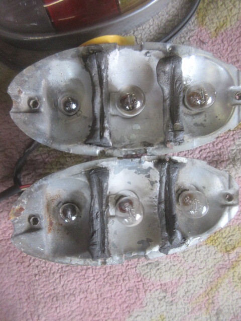 ★R7Y328 ボルボアマゾン 純正テール左右セット ジャンク品 コレクションや修理やストック等に_画像7