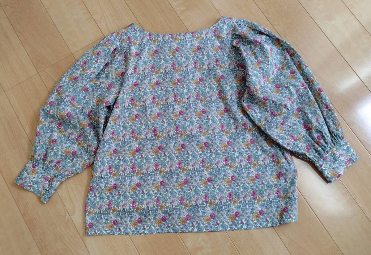 テチチ　techichi リバティプリント　ブラウス　バックボタン　花柄　美品_画像3