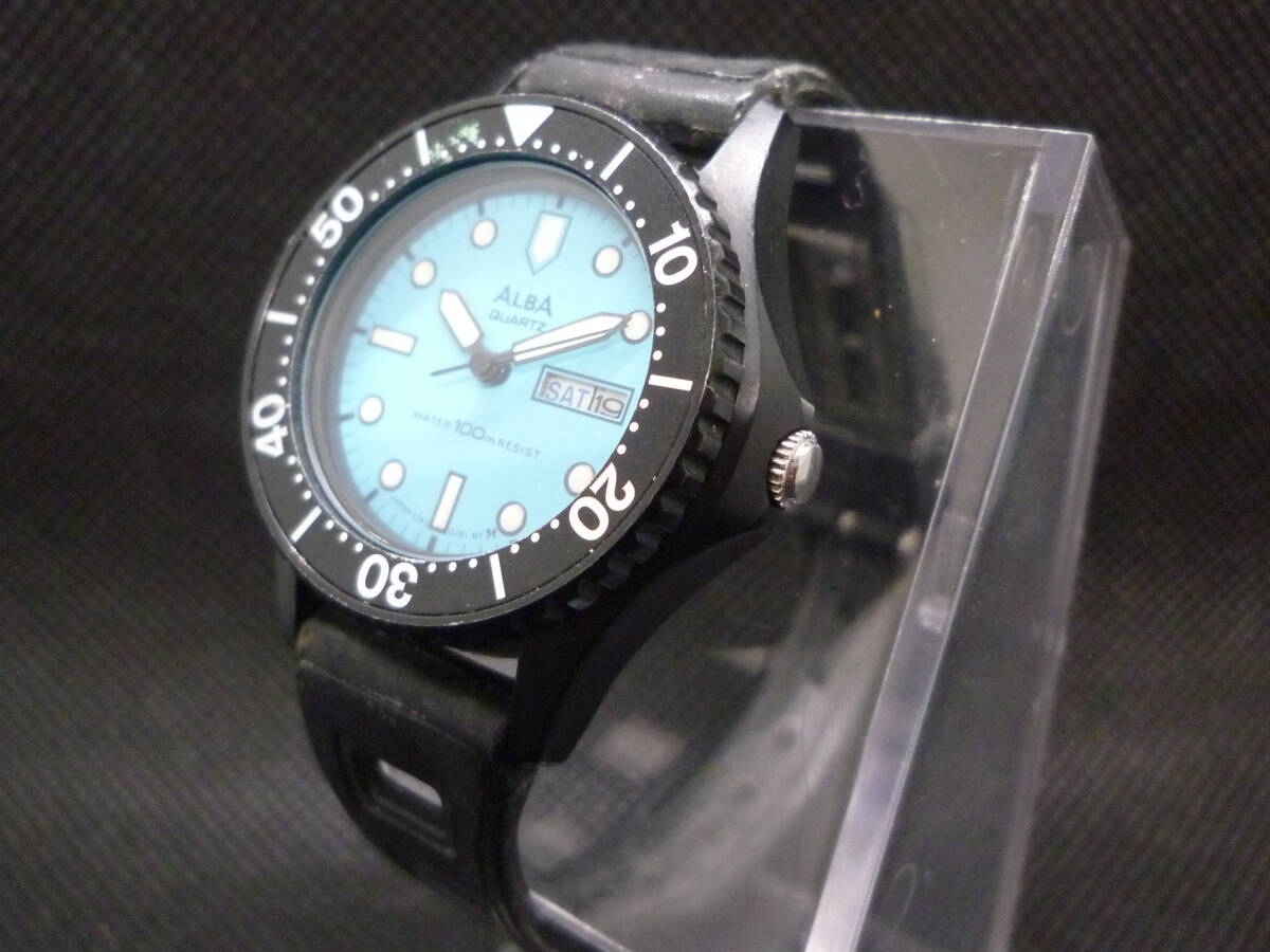 J25161) 中古 腕時計 セイコーアルバ SEIKO ALBA QUARTZ V243-0060 未稼働 ジャンク品 ※発送ゆうパケットポストmini(送料当方負担)_画像3