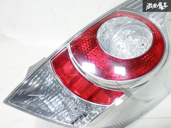 ★破損無し/点灯確認済★トヨタ 純正 DAA-NHP10 NHP10 アクア 前期 13年/8月 テールライト テールランプ 右 右側 運転席 STANLEY 52-252_画像3