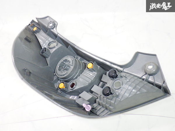 ★破損無し/点灯確認済★トヨタ 純正 DAA-NHP10 NHP10 アクア 前期 13年/8月 テールライト テールランプ 右 右側 運転席 STANLEY 52-252_画像6