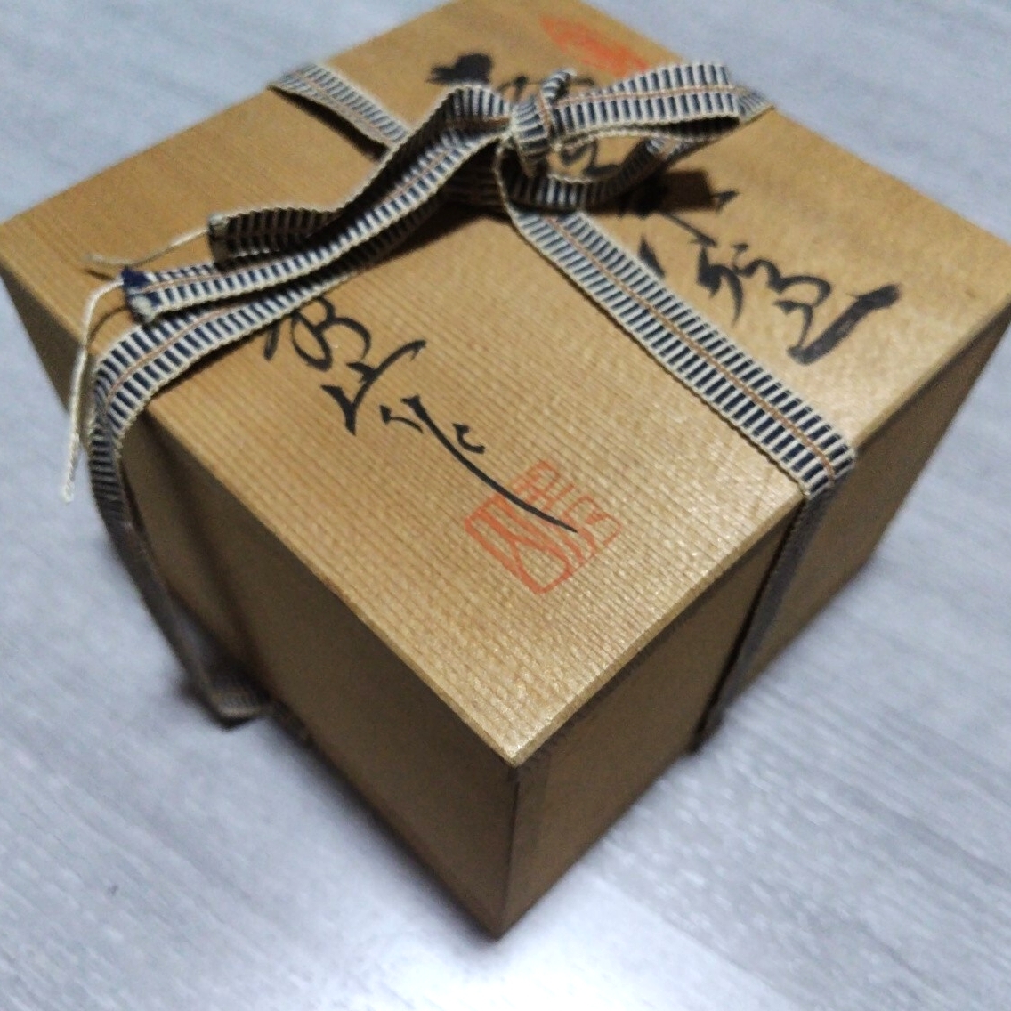 共箱&共布◆美濃窯元 秀山作 志野茶碗/加藤秀山 貫入 抹茶碗 茶道具 在銘 美濃焼 陶器 在銘 美濃焼 骨董品 コレクション 収集/sskwart_画像10