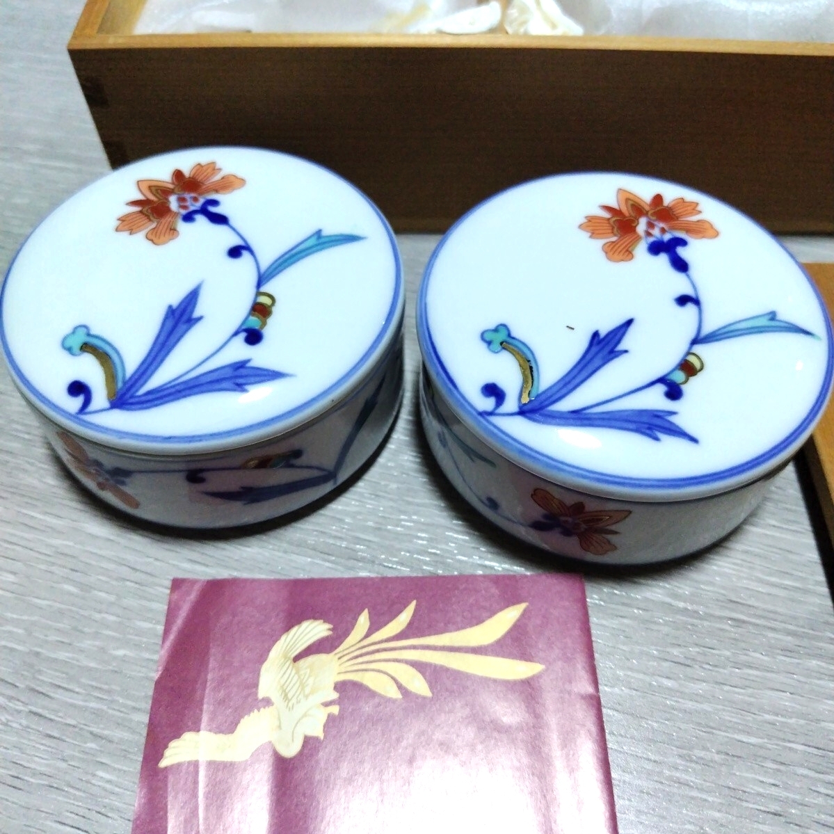 美品 箱&栞付◆第14代辻常陸 染錦花唐草文 蓋物 2客 辻精磁社 辻製/有田 伊万里 花唐草 宮内庁御用達/sskwart_画像2