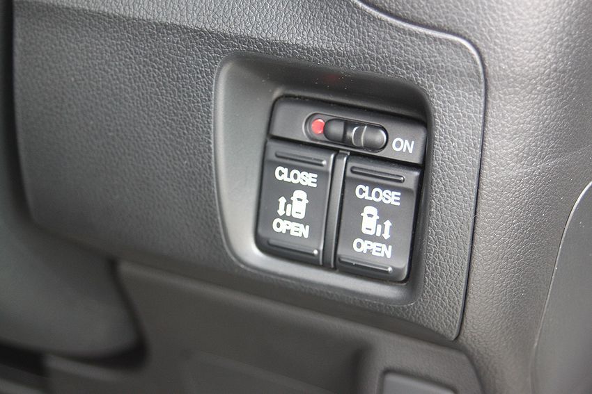 H27 N BOX カスタム ターボSSパッケージ 純正ナビ/両側パワスラ/スマートキー/ディスチャージライト/リアスポ/車検たっぷりR9.9月迄!!_画像9