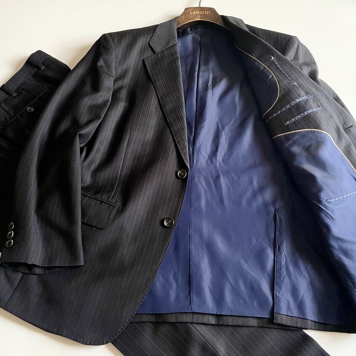 ErmenegildoZegna ゼニア エレクタ生地 ウール100 ブラック ストライプ柄 セットアップスーツ BB4 L相当 大きめサイズ 裏地ネイビー 紳士服_画像1