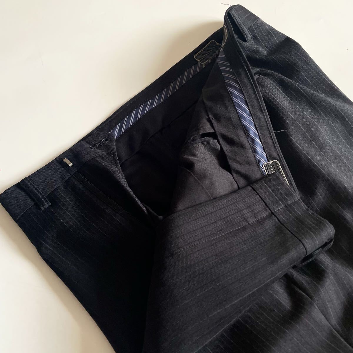 ErmenegildoZegna ゼニア エレクタ生地 ウール100 ブラック ストライプ柄 セットアップスーツ BB4 L相当 大きめサイズ 裏地ネイビー 紳士服_画像8