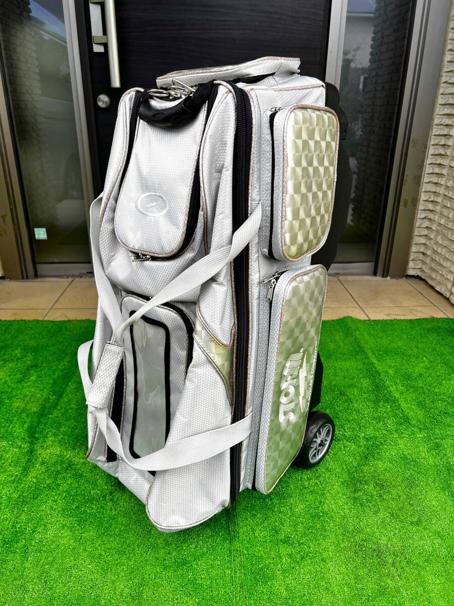 中古)STORM ボーリング バッグ(3ボール用)キャスター付 シルバー系 / キャリーバッグ_画像1