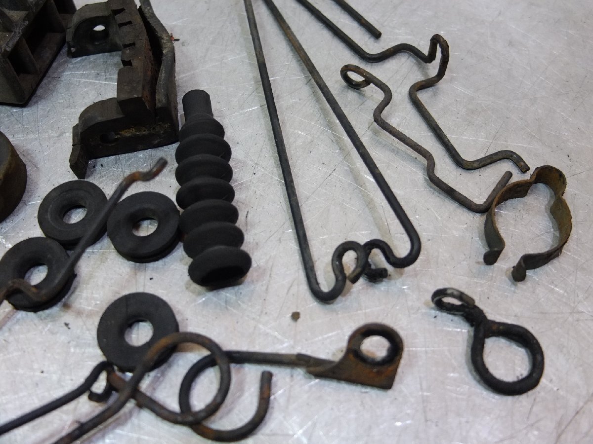 カワサキ KL250 KL250A-0130**タンクマウントゴム&配線ステー等/旧車/ビンテージ/10_画像2