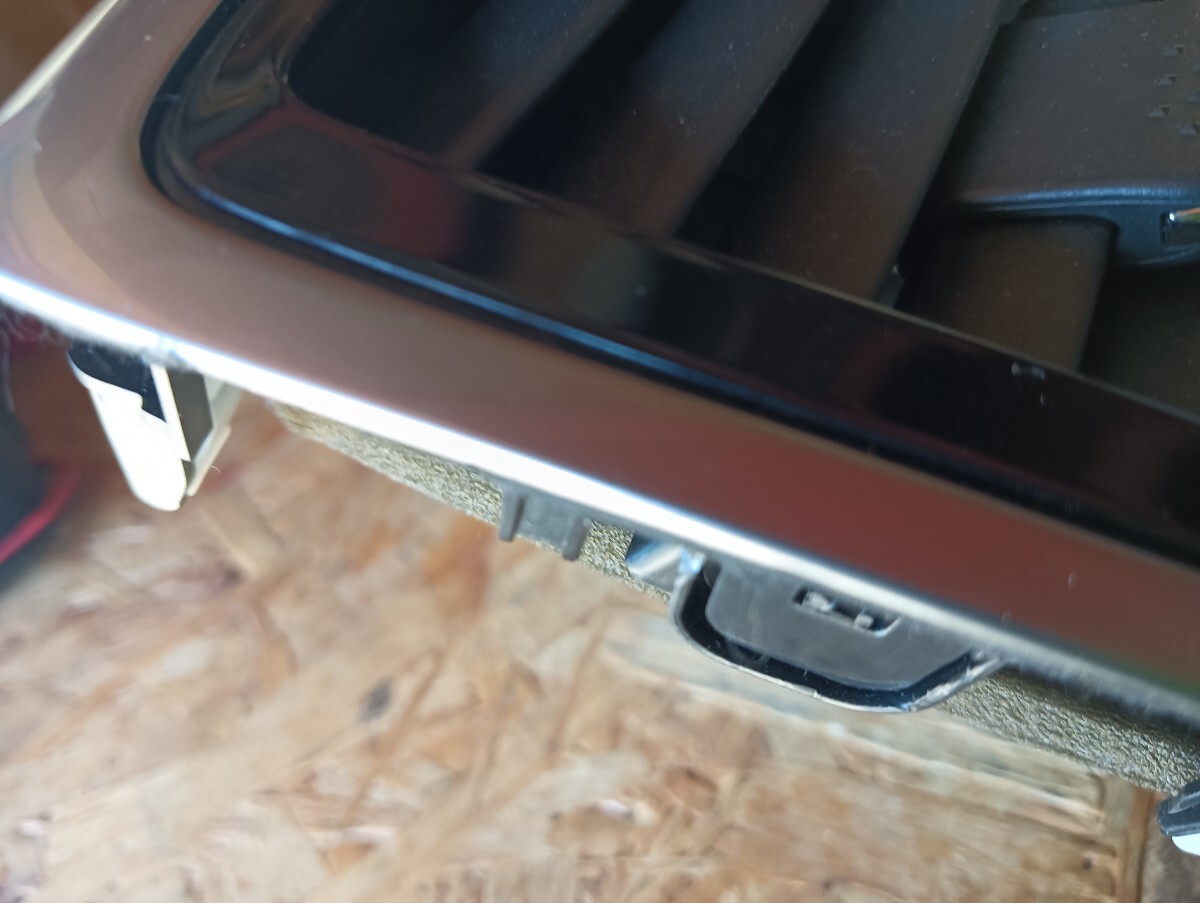 3915396■ 08B40-6A-0M / RCオデッセイ用 ホンダ純正8インチナビパネル ■ 取付ブラケット VXM-145VFEi取外し 美品_画像2