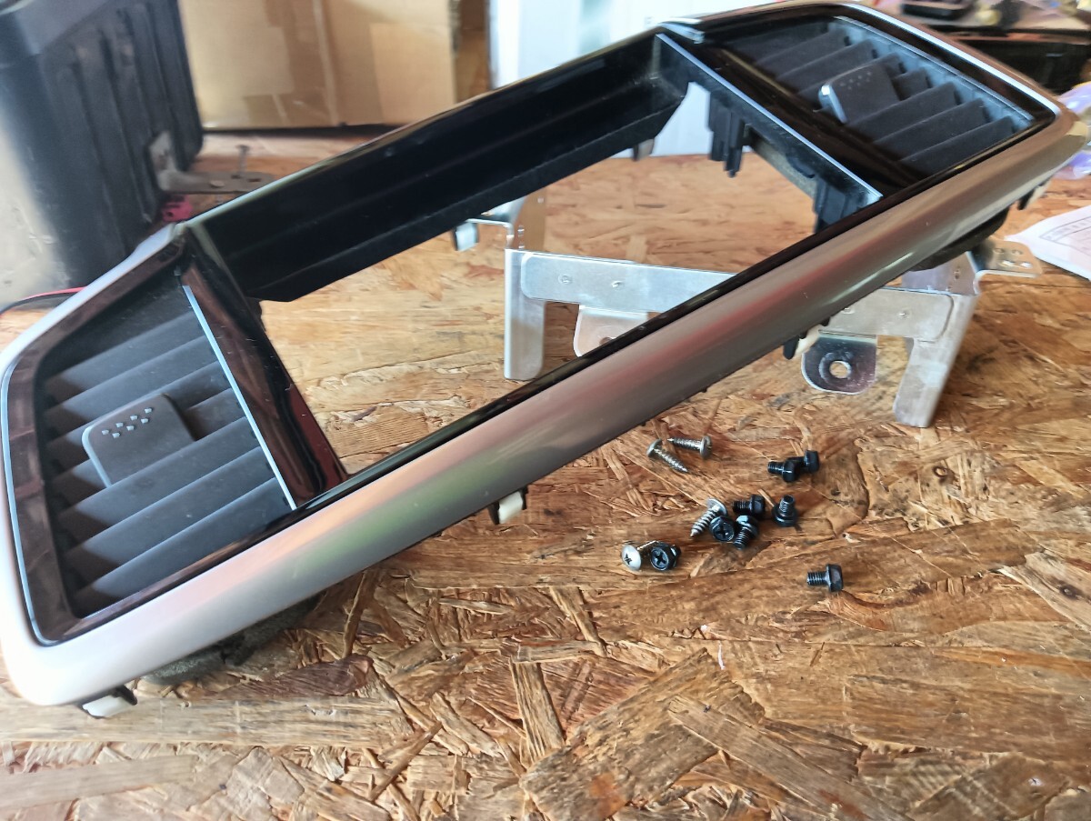 3915396■ 08B40-6A-0M / RCオデッセイ用 ホンダ純正8インチナビパネル ■ 取付ブラケット VXM-145VFEi取外し 美品_画像4