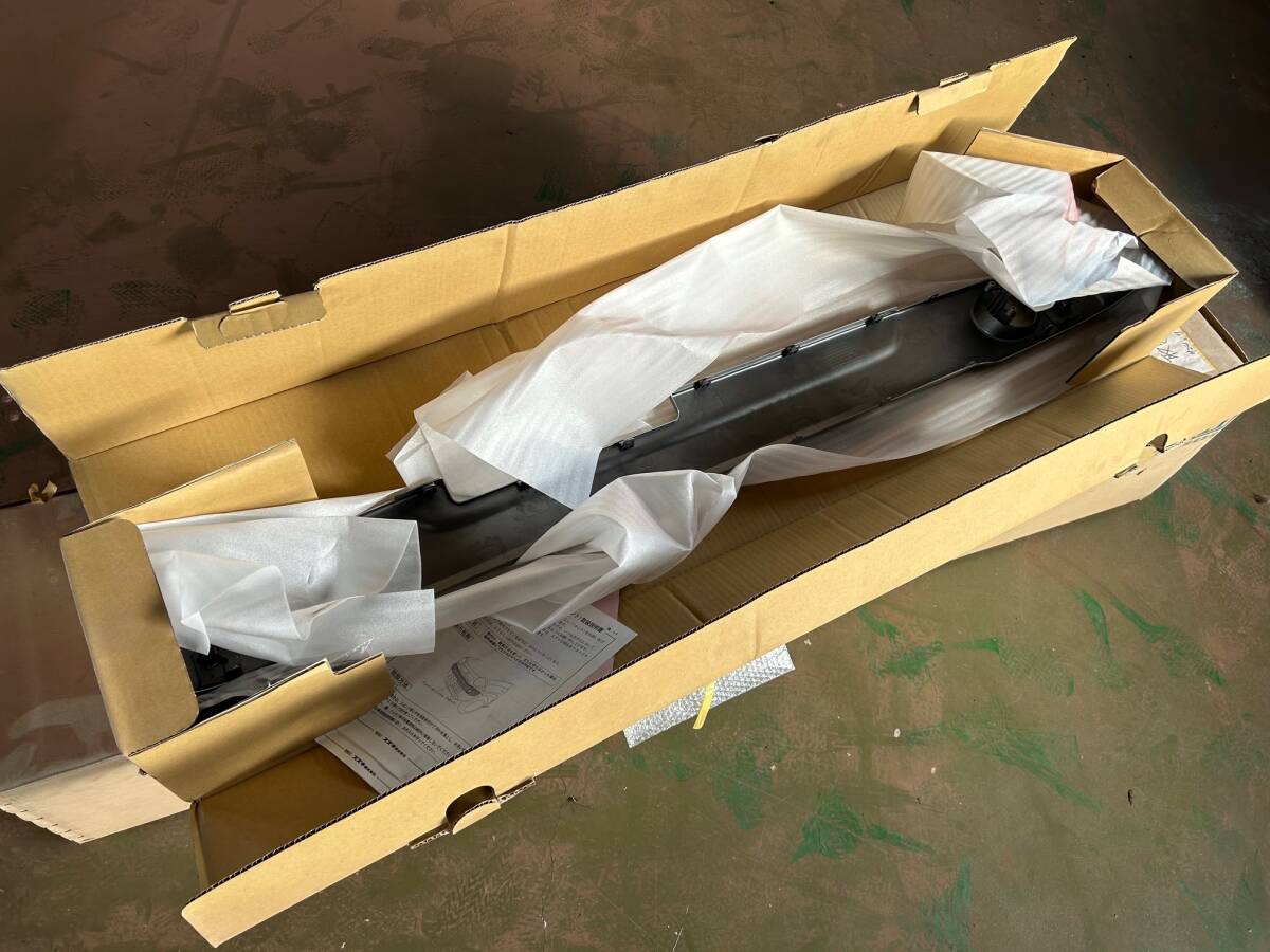 スズキ純正 ハスラー フロントバンパーガニッシュ 取り付けブラケット付き 99000-99076-HU3 シルバー_画像1