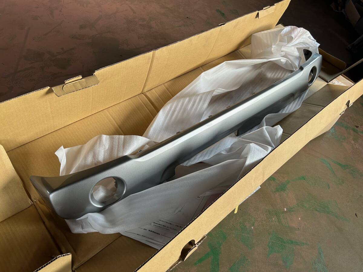 スズキ純正 ハスラー フロントバンパーガニッシュ 取り付けブラケット付き 99000-99076-HU3 シルバー_画像2