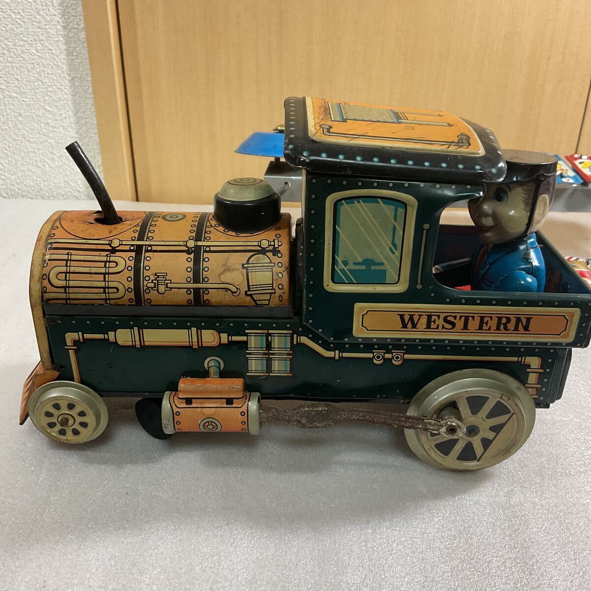  жестяная пластина игрушка совместно 4 шт. комплект танк / локомотив / металлофон работоспособность не проверялась / утиль / текущее состояние товар 