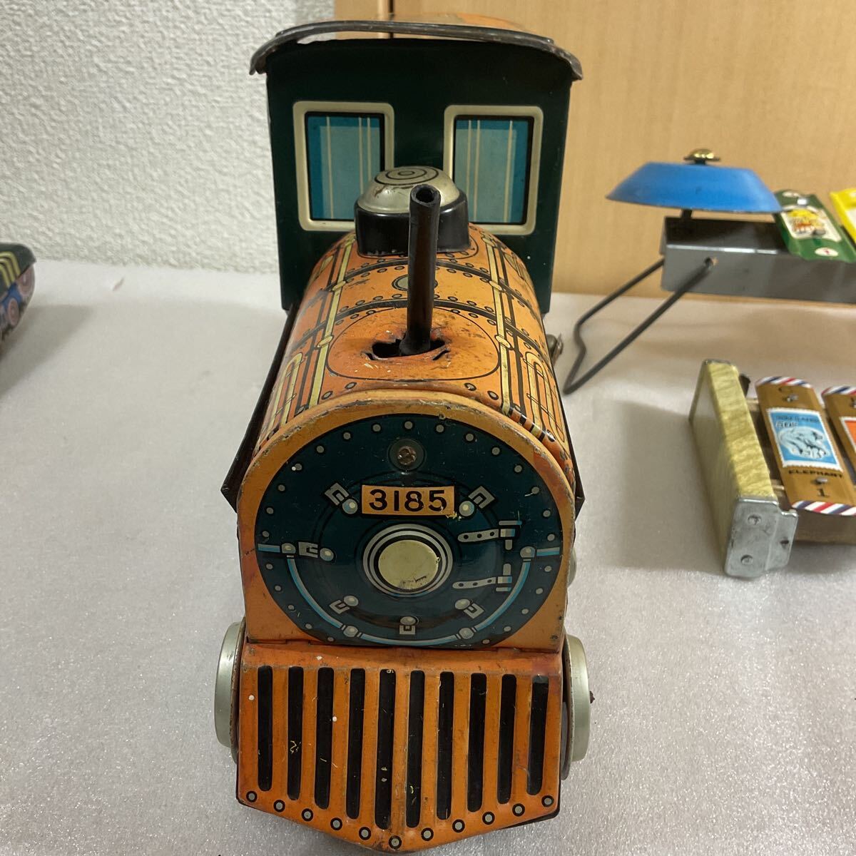  жестяная пластина игрушка совместно 4 шт. комплект танк / локомотив / металлофон работоспособность не проверялась / утиль / текущее состояние товар 