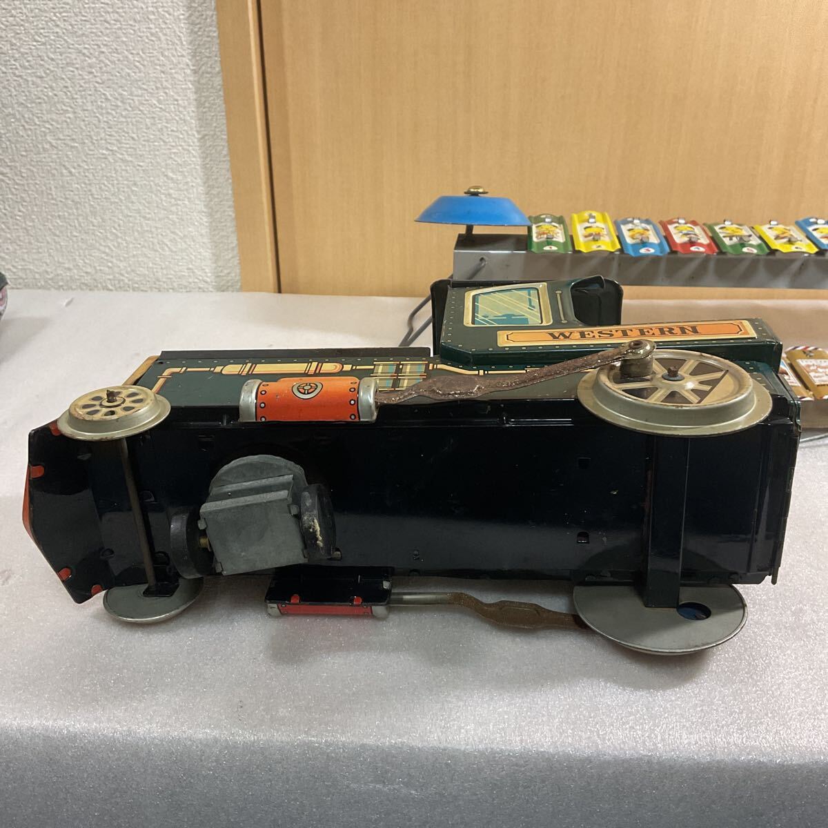  жестяная пластина игрушка совместно 4 шт. комплект танк / локомотив / металлофон работоспособность не проверялась / утиль / текущее состояние товар 