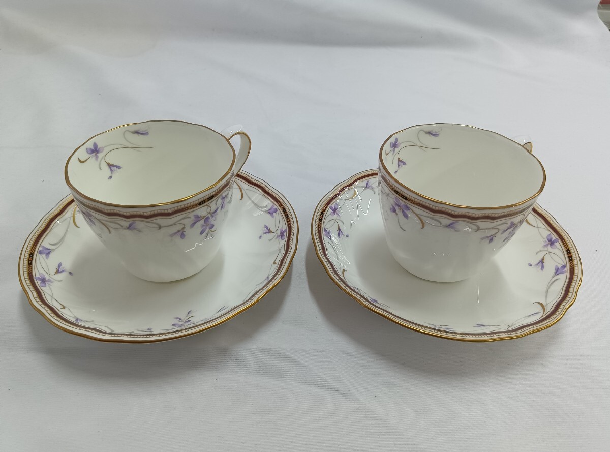 【当時物】NARUMI ナルミ ティーカップ＆ソーサー 2客セット 紫の花 金彩 ペアセット_画像1