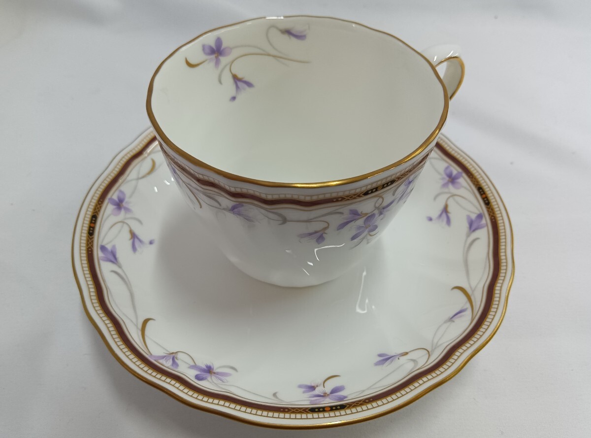 【当時物】NARUMI ナルミ ティーカップ＆ソーサー 2客セット 紫の花 金彩 ペアセット_画像5
