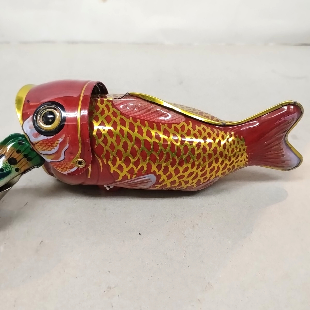 魚を食べる魚コレクターグッズ 驚異的な機械式錫のおもちゃ レトロメタル MS 229 ブリキ_画像4