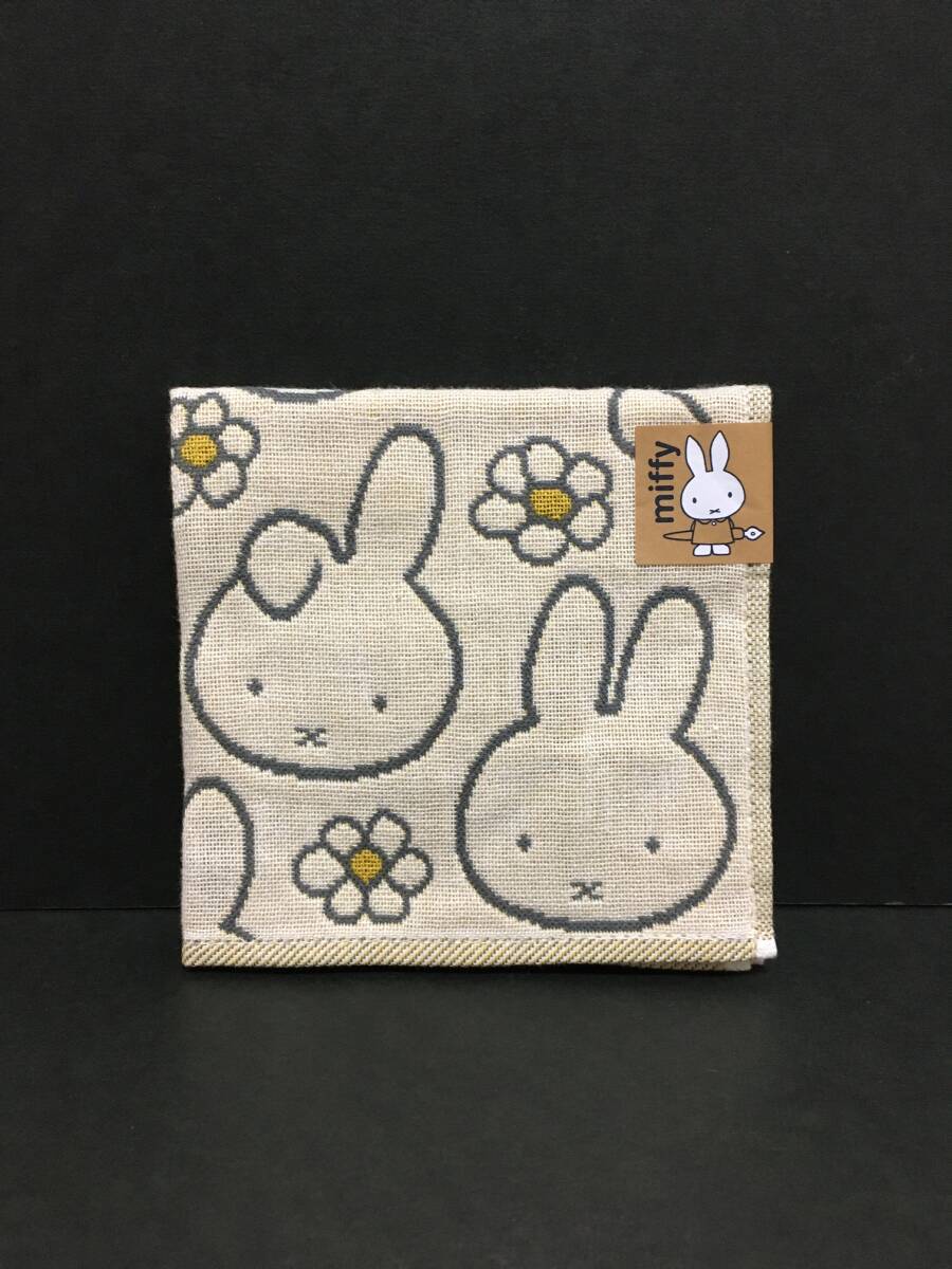 miffy/ミッフィー　３重ガーゼハンカチ☆彡　ミッフィー&ダーン　イエロー☆　タオルハンカチ　新品　MIFFY＆DAN_画像1