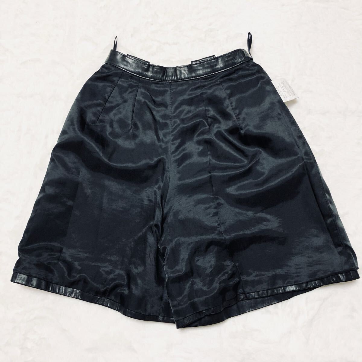 ■美品■M.O.N KURONO レザーショートパンツ　牛革　W69 日本製　ブラック　レディース_画像5