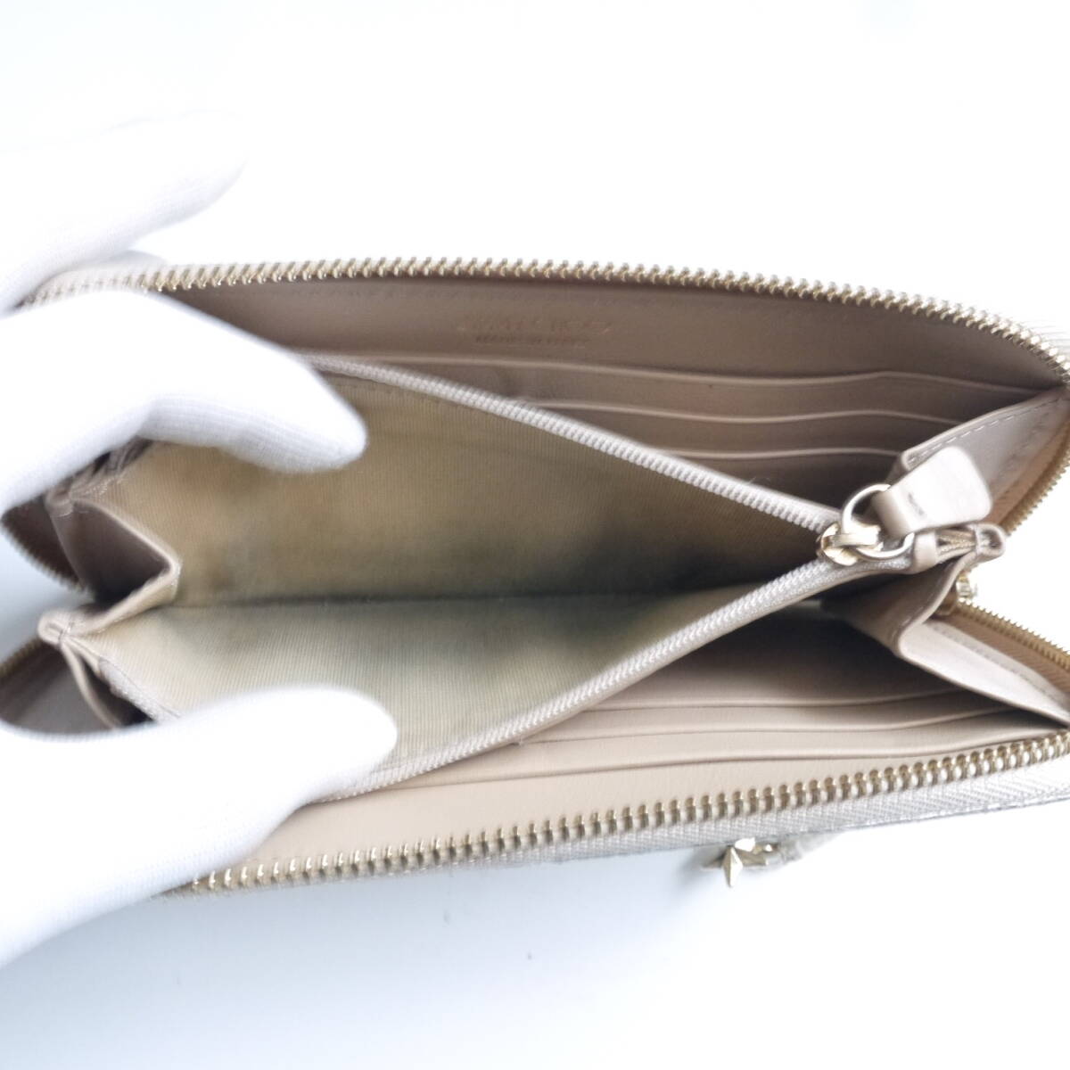 $ 美品 $ ◆ JIMMY CHOO ◆ ジミーチュウ ◆ 星 スター モチーフ スタッズ付き グリッター レザー◆ ラウンドファスナー 長財布◆ ゴールド_画像9