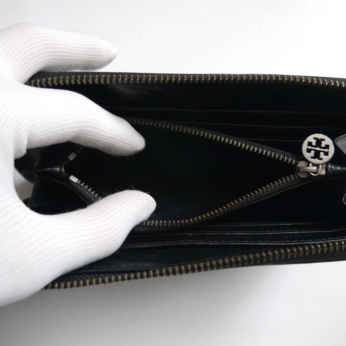 $ 美品 $ 希少カラー♪◆ TORY BURCH ◆ トリーバーチ ◆ ラウンドファスナー 長財布 ◆ 大きめ ロゴ 本革 レザー製◆ 光沢 ブラック 黒_画像8
