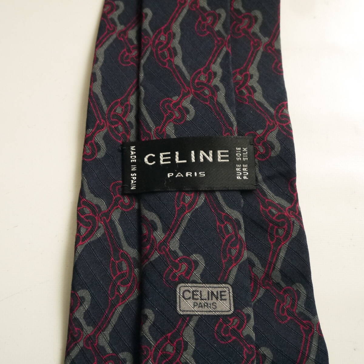 $ 新品同様 $ ● ブランドネクタイ ●　CELINE ｜ セリーヌ ◆ 格子調 チェーン柄 総柄 ◆ 濃紺 ダークレッド系 ◆ スペイン製 ◆ 送料無料_画像5